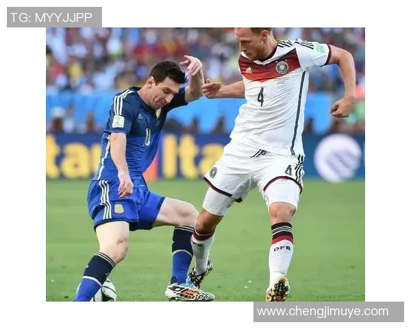 足球明星背影静谧瞬间展现运动魅力与人生哲学