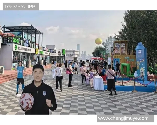 香港足球明星在贵州街头畅游体验当地文化与美食之旅